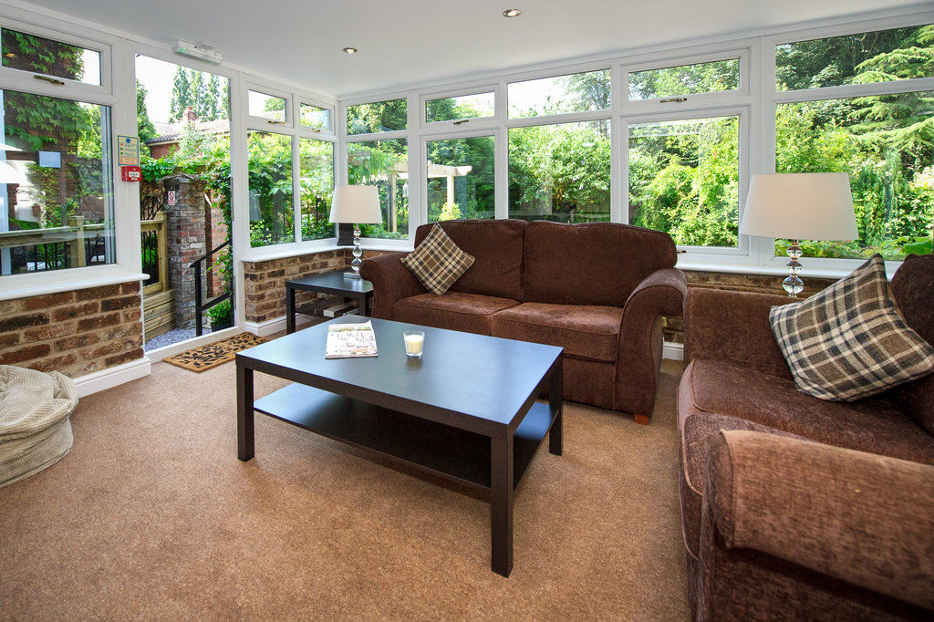 Cheshire Hospitality Ltd T\/A Lennox Lea Studios & Apartments Sale Extérieur photo